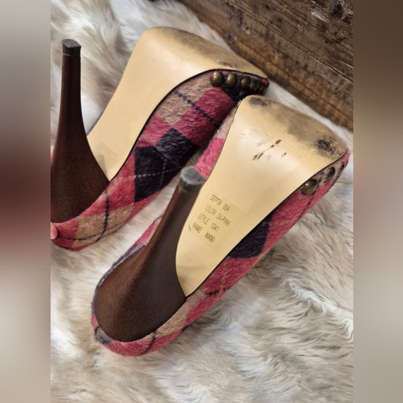 Baker's Pink & Navy Argyle Patchwork Pumps - Picture 7 of 11